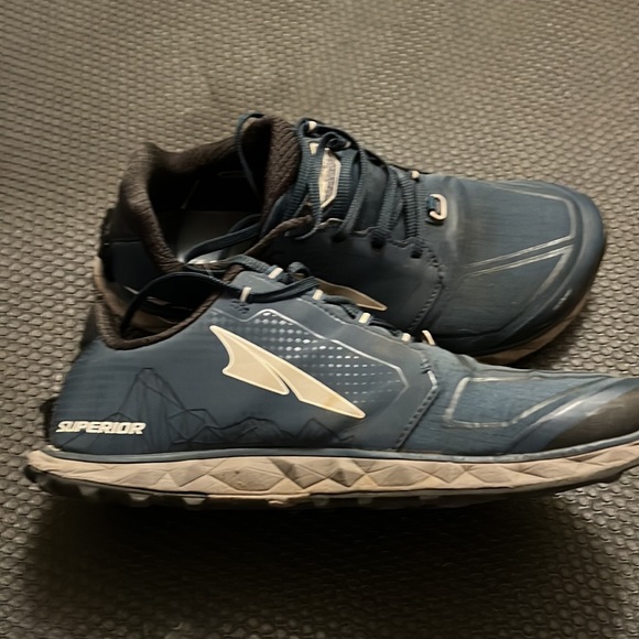 Altra Superior 4 great shoes zero rise very good condition plenty of tread - Picture 3 of 6